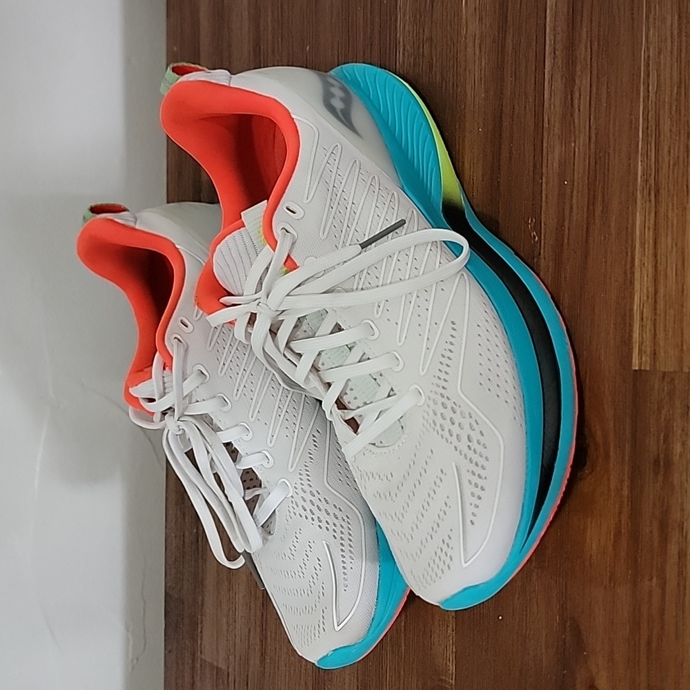 Saucony Endorphin Shift